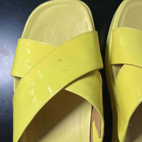 UGGs sandals, size 8 brand new - Picture 6 of 9